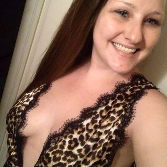 Meet your Posher, Shirley - Picture 1 of 2